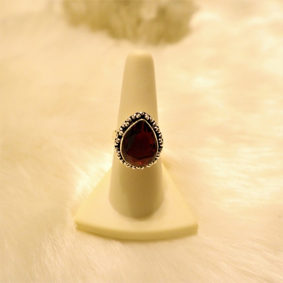 Garnet & .925 Silver Ring Size 7.25 - Picture 4 of 5